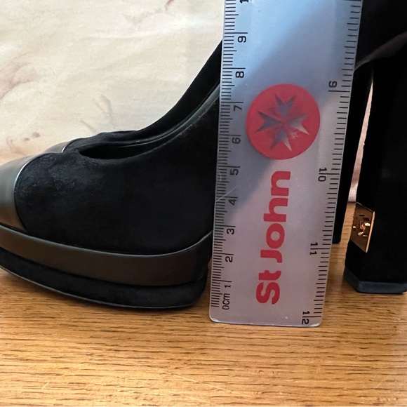 Chanel Shoes Size 35 1/2 - Picture 8 of 9